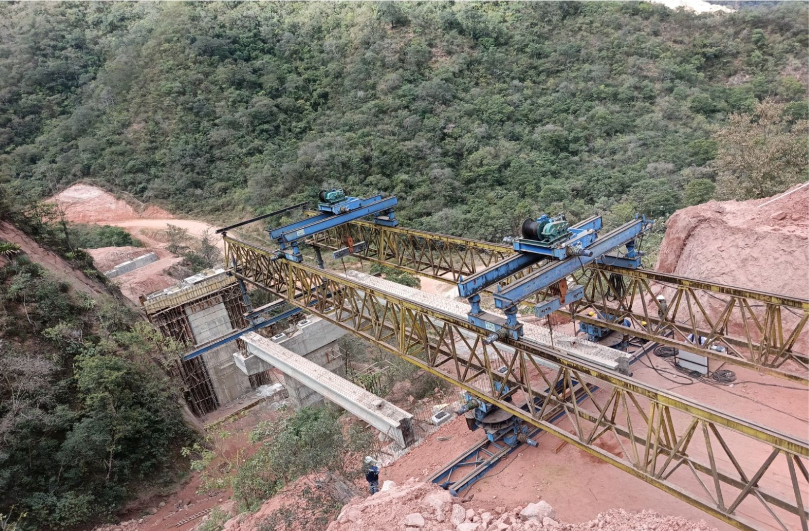 CARRETERA ACHERAL – CHOERE TIENE UN 60% DE AVANCE FÍSICO