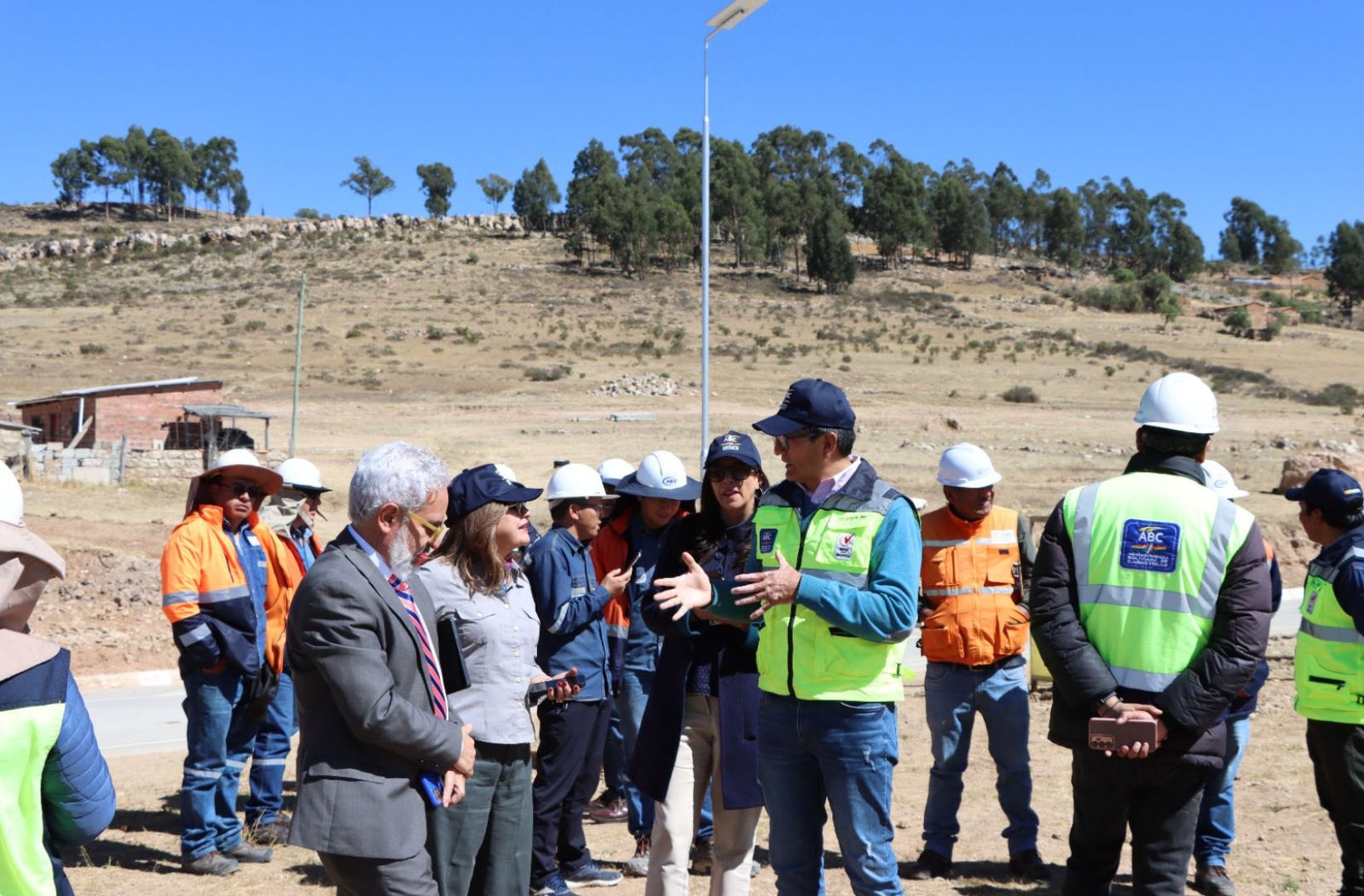 CAF REALIZA INSPECCIÓN A LA DOBLE VÍA SUCRE-YAMPARÁEZ Y DESTACA LAS CARACTERÍSTICAS DE LA OBRA
